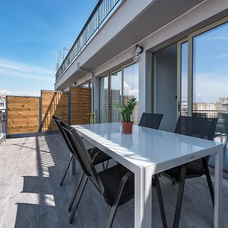 Avenue & Apartments, Nilie Hospitality Mgmt