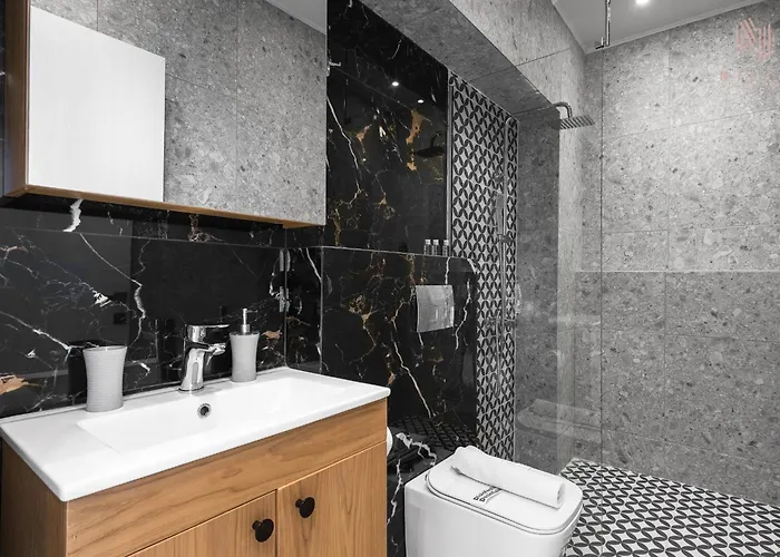 Avenue & Apartments, Nilie Hospitality Mgmt Apartment