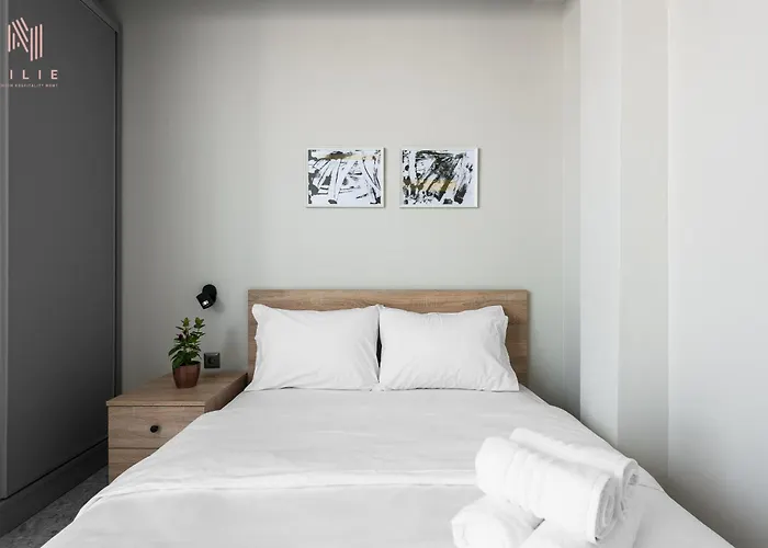 Avenue & Apartments, Nilie Hospitality Mgmt Apartment