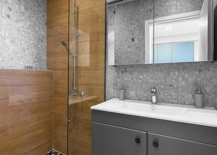 Apartment Avenue & Apartments, Nilie Hospitality Mgmt *