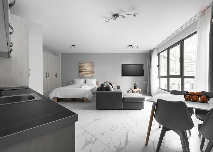 Avenue & Apartments, Nilie Hospitality Mgmt
