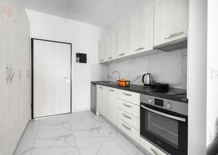 Avenue & Apartments, Nilie Hospitality Mgmt Apartment