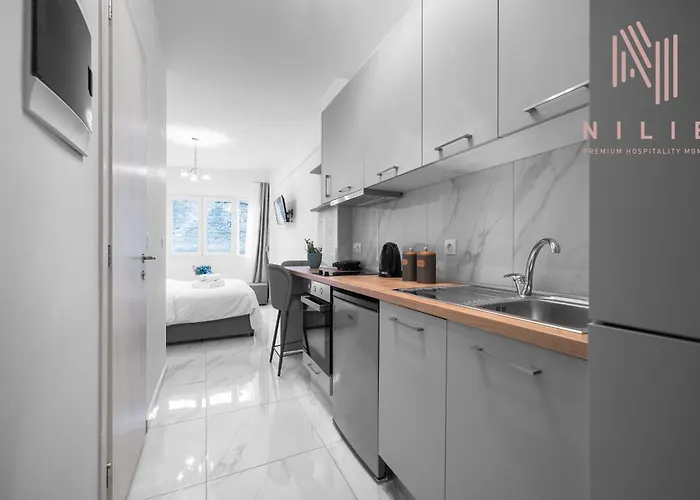 Avenue & Apartments, Nilie Hospitality Mgmt Apartment