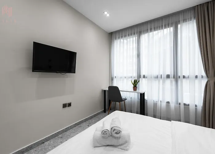 Avenue & Apartments, Nilie Hospitality Mgmt *