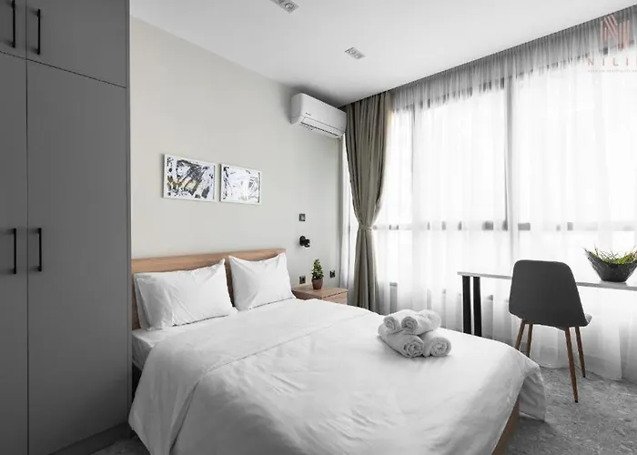 Avenue & Apartments, Nilie Hospitality Mgmt