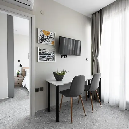 Avenue & Apartments, Nilie Hospitality Mgmt